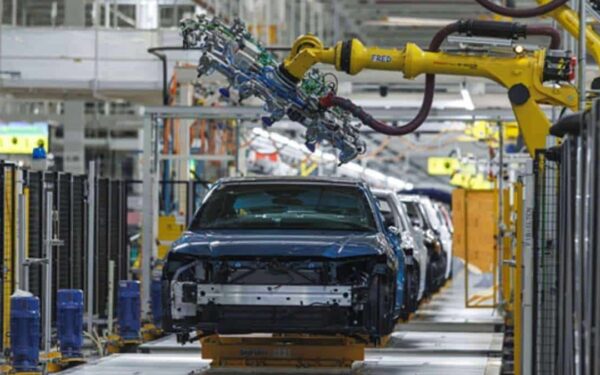 Toyota Motor satser 1 mrd. dollar på to amerikanske fabrikker for å møte krevende importregler