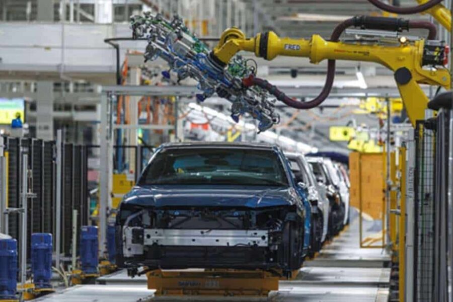 Toyota Motor satser 1 mrd. dollar på to amerikanske fabrikker for å møte krevende importregler