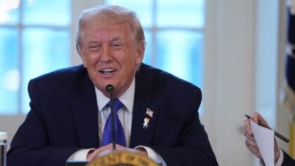 Trump-administrasjonen vurderer å oppheve Jones Act midlertidig for å dempe oljeprisene