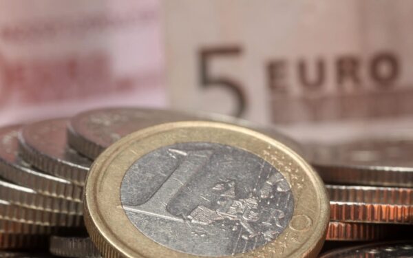 Polen blir tvunget til å beholde zloty – en massiv budsjettsmell og EU-krav stanser overgangen
