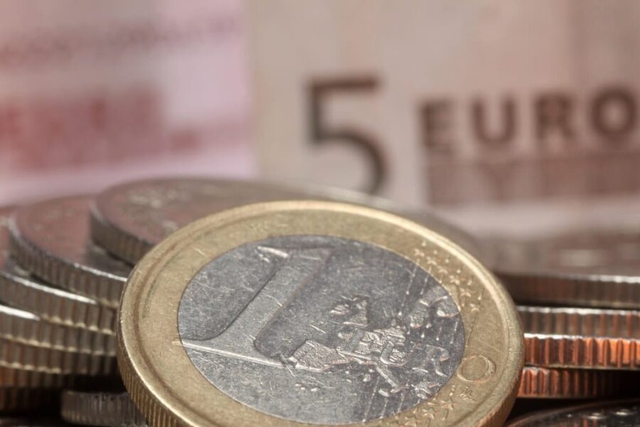 Polen blir tvunget til å beholde zloty – en massiv budsjettsmell og EU-krav stanser overgangen