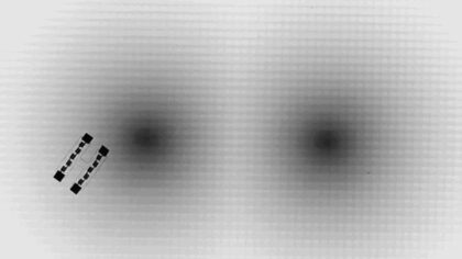 Ny teknologi lar 100 mikrometer brede roboter navigere ved hjelp av Einsteins matematikk