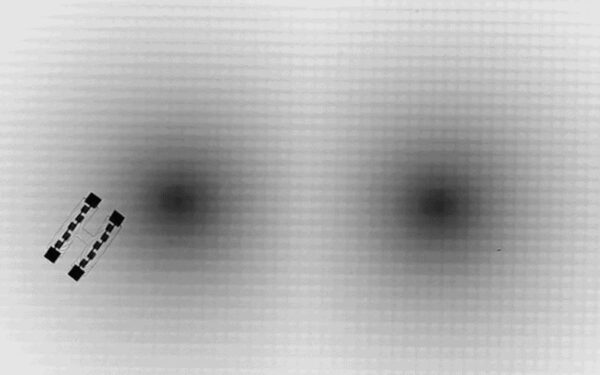 Ny teknologi lar 100 mikrometer brede roboter navigere ved hjelp av Einsteins matematikk