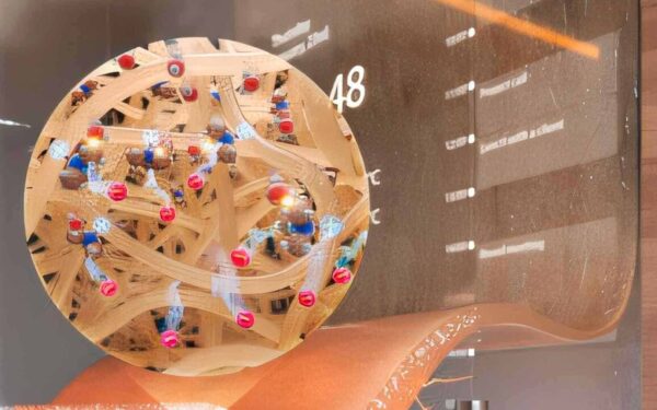 Nytt teknologigjennombrudd fra Hongkong omdanner luftens fuktighet til ren elektrisitet