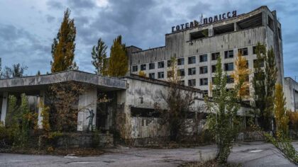 Reaktor 4 i Tsjernobyl: Nedbrytning av radioaktive masser gir økt risiko for helsefarlig støv