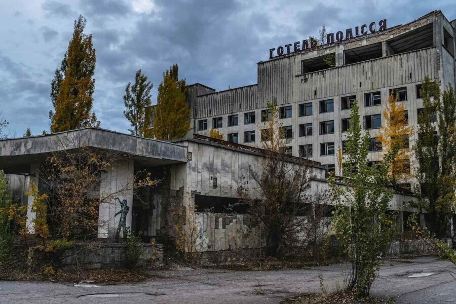 Reaktor 4 i Tsjernobyl: Nedbrytning av radioaktive masser gir økt risiko for helsefarlig støv