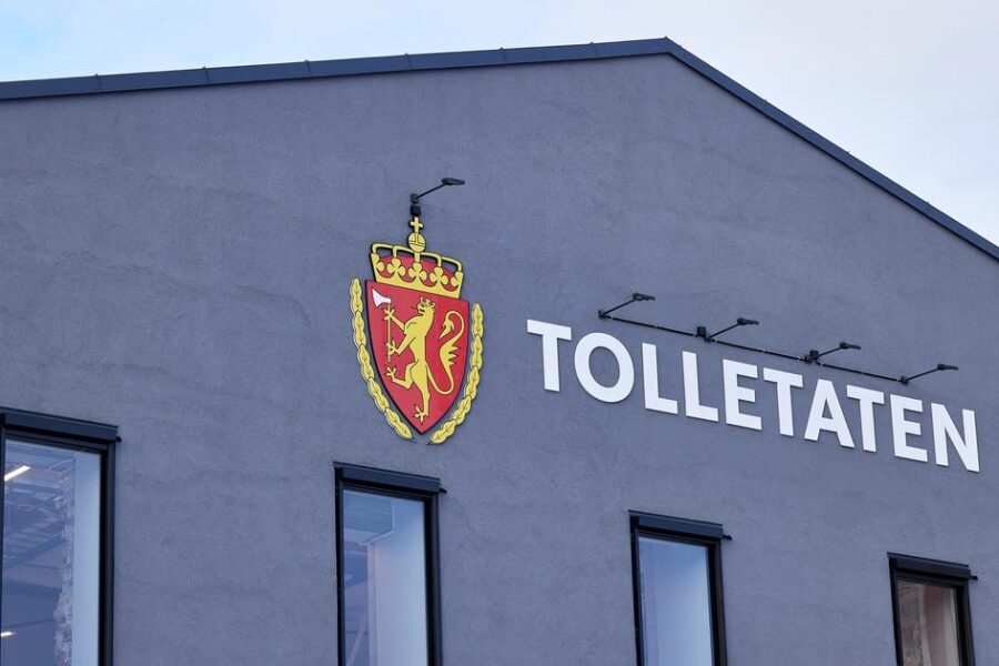 Tolletaten og Miljødirektoratet stoppet eksport av 20 kjøretøy og farlig avfall til Vest-Afrika