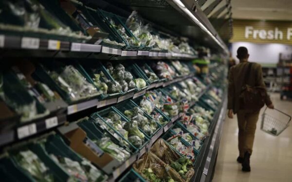 Starmer lover billigere mat med nye EU-regler – industrien frykter prissmell på 400 mill.