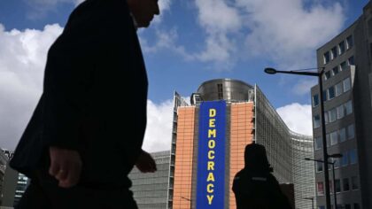 Europakommisjonen: Den varslede omrokkeringen av topplederne i Brussel lar vente på seg