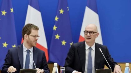Frankrike fryser statlige utgifter for 6 mrd. euro for å håndtere det økende underskuddet