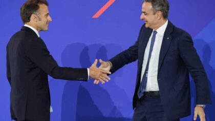 Milliardavtaler i Athen: Macron og Mitsotakis ruster opp for milliarder