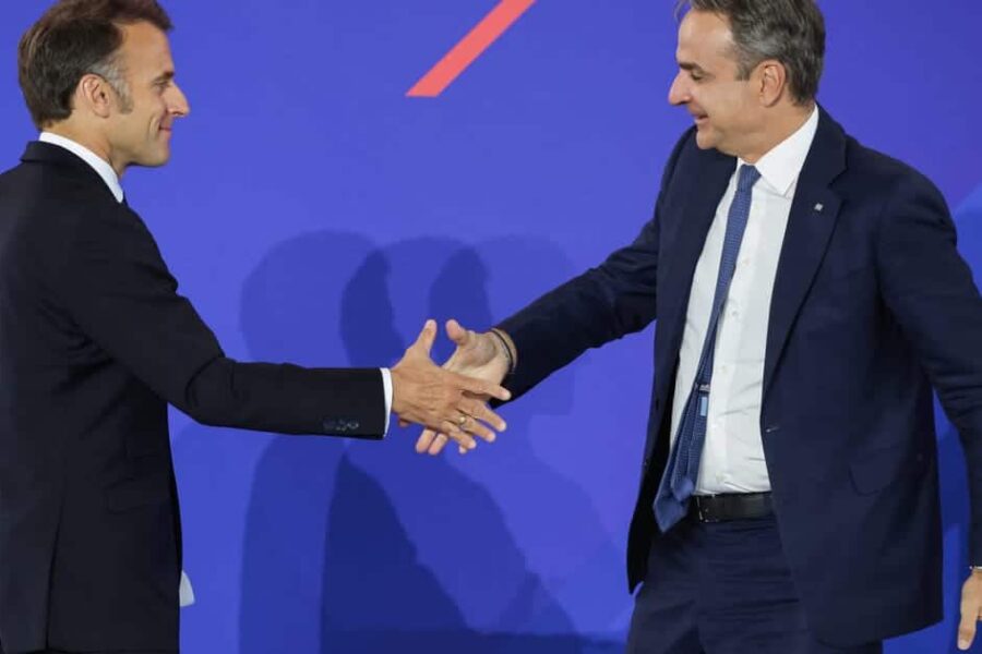 Milliardavtaler i Athen: Macron og Mitsotakis ruster opp for milliarder