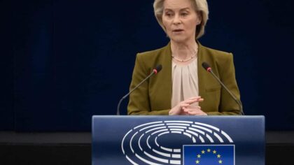 EU må betale tilbake 390 mrd. euro i pandemigjeld – nå varsler von der Leyen helt nye skatter