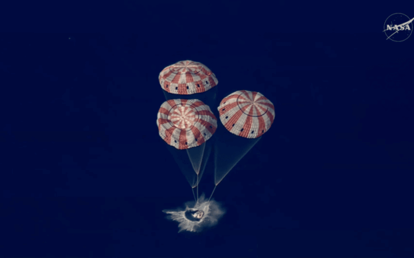Artemis II tilbake fra månen: Rekordreise, dramatisk black-out og perfekt landing i Stillehavet