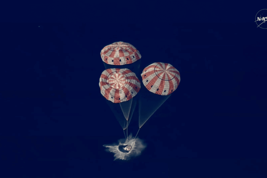 Artemis II tilbake fra månen: Rekordreise, dramatisk black-out og perfekt landing i Stillehavet