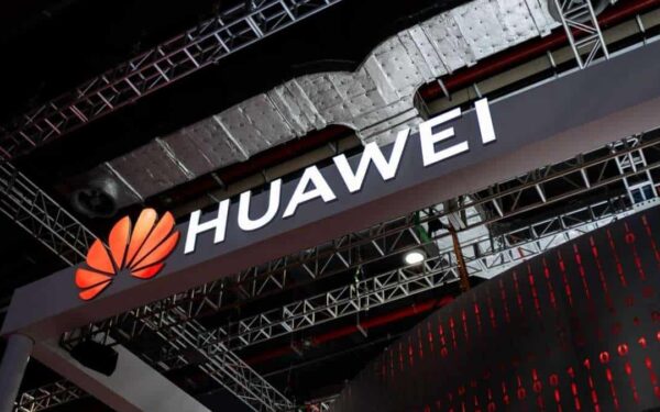 Huawei: Inntektene fra eksterne skytjenester faller under intenst kinesisk AI-kappløp