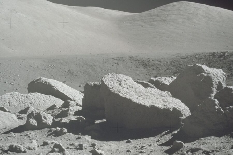 Forskning på Apollo-prøver: Månemineraler kan gi helt nye svar om Jordens tidlige historie