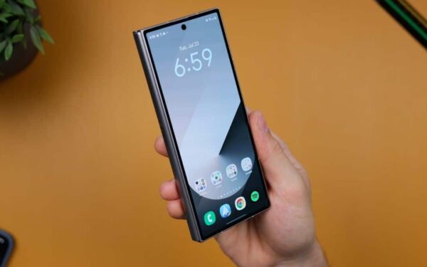 Skroter den gamle meldingsappen allerede i juli – nå må alle Samsung-brukere bytte til Google
