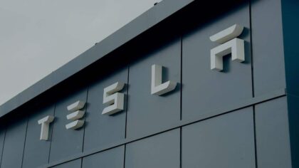 Tesla: inntjeningen overrasker positivt – men gigantiske investeringer senker aksjen