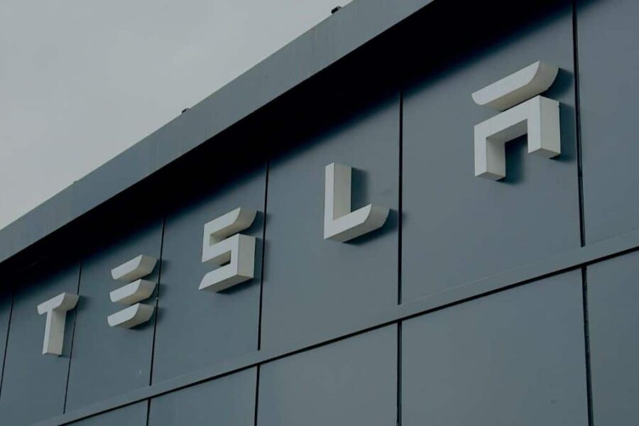 Tesla: inntjeningen overrasker positivt – men gigantiske investeringer senker aksjen