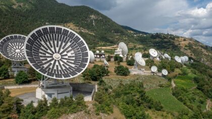 Beijing truer med gjengjeldelse mens EU strammer grepet om amerikansk satellitt- og skyteknologi