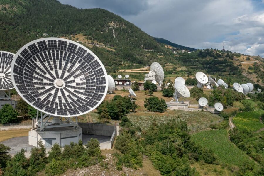 Beijing truer med gjengjeldelse mens EU strammer grepet om amerikansk satellitt- og skyteknologi