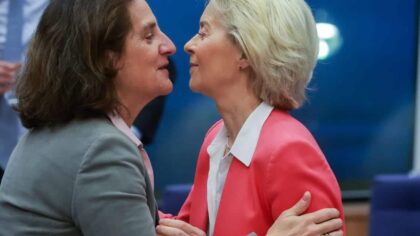 Maktkampen om EUs nye fusjonsregler tilspisser seg – dette skiller von der Leyen og Ribera