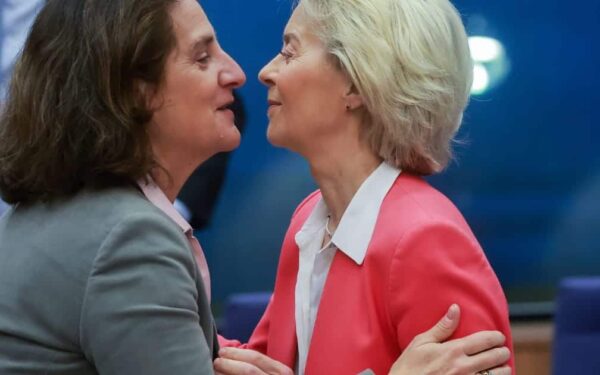 Maktkampen om EUs nye fusjonsregler tilspisser seg – dette skiller von der Leyen og Ribera