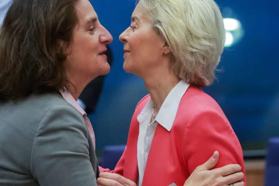 Maktkampen om EUs nye fusjonsregler tilspisser seg – dette skiller von der Leyen og Ribera