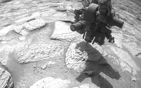 Uventede problemer for Curiosity på Mars – 13 kilos stein kilte seg fast i det avanserte boret