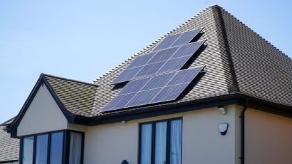 Energilagring hjemme: slik kommer du i gang med batteri til solcelleanlegget