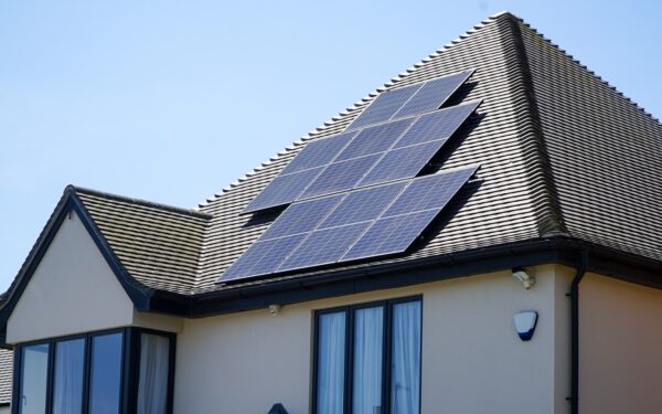 Energilagring hjemme: slik kommer du i gang med batteri til solcelleanlegget