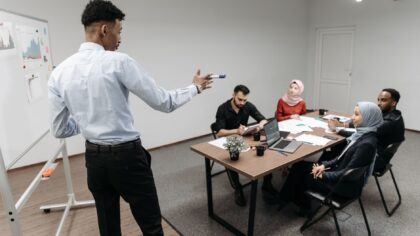 HR-strategi i små selskaper: bygg struktur før du ansetter din neste medarbeider