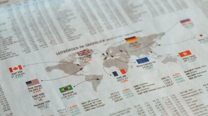 Hvordan geopolitisk usikkerhet påvirker lommeboken din og valgene du tar i hverdagen