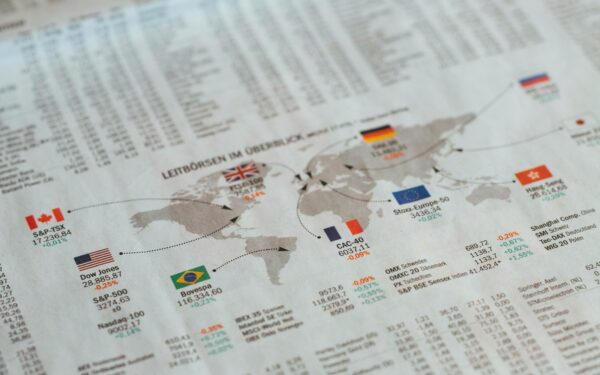 Hvordan geopolitisk usikkerhet påvirker lommeboken din og valgene du tar i hverdagen