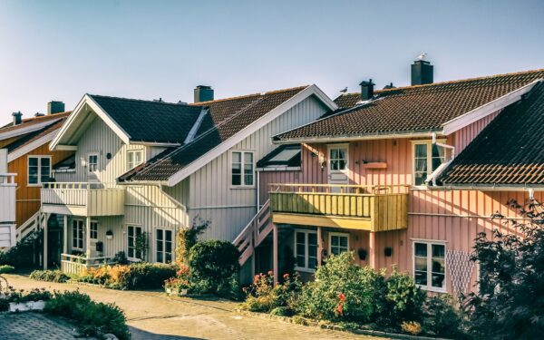 Rekkehus eller leilighet: slik velger du riktig bomiljø for deg