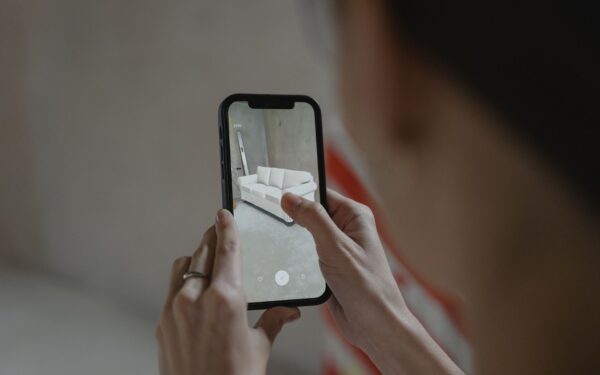 Hvordan bruke utvidet virkelighet uten briller: praktiske AR-apper du kan ta i bruk i dag