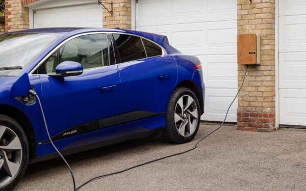 Praktisk guide til elbilen som kraftbank: smart bruk av vehicle-to-home og vehicle-to-grid