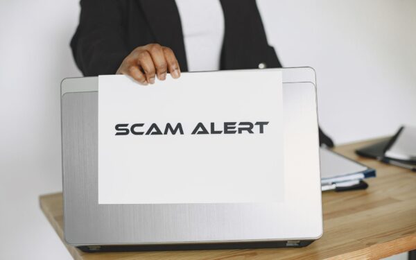 Slik gjenkjenner du phishing: konkrete tegn, eksempler og grep som beskytter deg