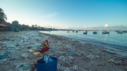 Slik påvirker plast i havet sjømaten vår og hva du kan gjøre hjemme