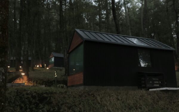 Strøm på hytta uten nett og nettleie: en jordnær guide til små, offgrid energiløsninger