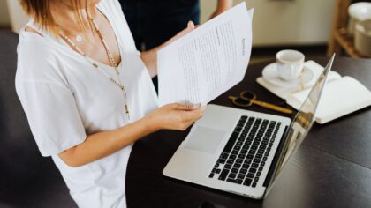 Tjen penge på kompetanse du allerede har: en guide til små kunnskapsprodukter for B2B-markedet