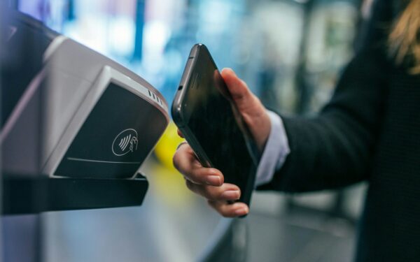 Hvordan digital betaling endrer lommeboken din og hva du bør passe på