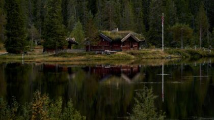 Kjøpe hytte med søsken eller venner: slik gjør dere avtalen ryddig fra start