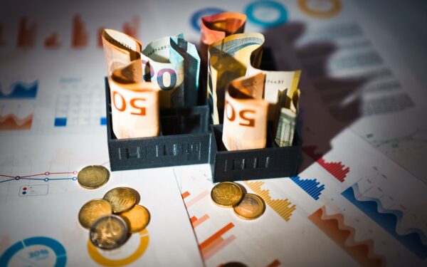 Renter og kronekurs: en jordnær guide til hva som skjer med pengene dine