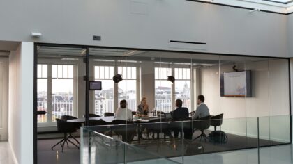 Restrukturering i kriserammede selskaper: praktisk guide til eiere, ansatte og kreditorer