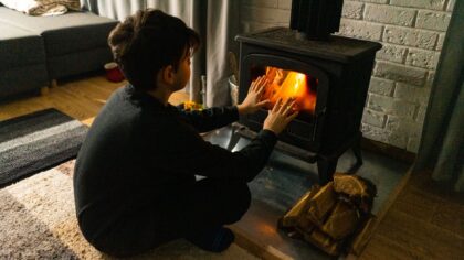 Grønn oppvarming med ved: slik fyrer du mer effektivt og klimavennlig