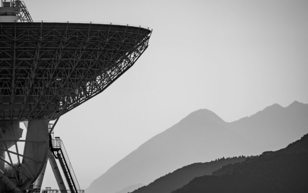 Praktisk guide til satellittinternett i Norge: hva det er, fordeler og fallgruver