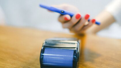 Slik fungerer kontaktløs betaling og mobilbetaling, og hva du bør vite før du bruker det mer