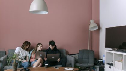 Slik henger du med i politiske debatter uten å drukne i informasjon